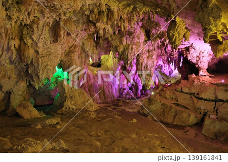 ラオスのターケークに有る、タム・ナンエン洞窟 139161841