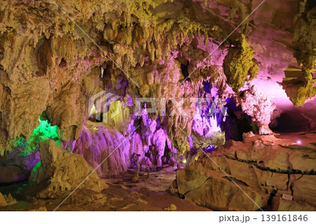 ラオスのターケークに有る、タム・ナンエン洞窟 ラオスのターケークに有る、タム・ナンエン洞窟 139161846