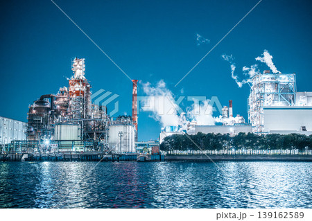 クルーズ船から見る横浜工場夜景 139162589