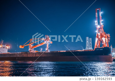 クルーズ船から見る横浜工場夜景 クルーズ船から見る横浜工場夜景 139162593