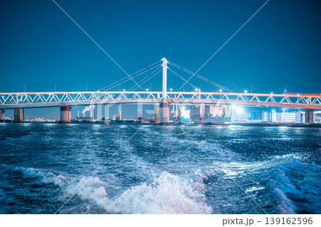 みなとみらい夜景クルーズ船絡みた景色 139162596