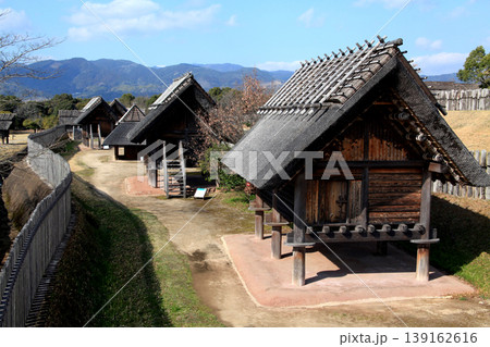 佐賀県の観光スポット「吉野ヶ里歴史公園　倉と市」　弥生時代の雰囲気を感じ、学ぶ施設 139162616