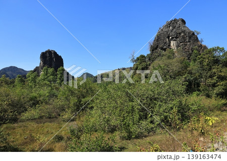 ラオスのタ-ケ-ク中央部の山岳風景 ラオスのタ-ケ-ク中央部の山岳風景 139163474