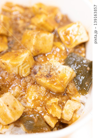 おいしい麻婆豆腐弁当 おいしい麻婆豆腐弁当 139163857