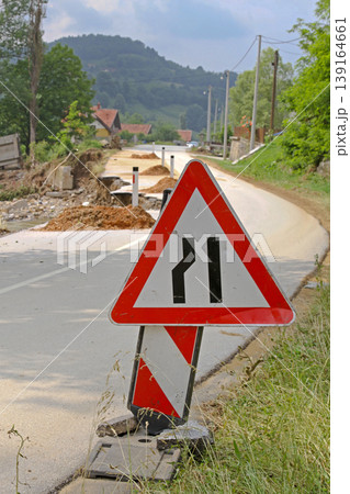 Road Narrows Floods Disaster 139164661