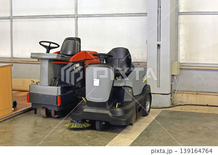 Ride on Vacuum Sweeper 139164764