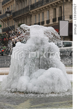 Frozen Fountain Paris Frozen Fountain Paris 139164927