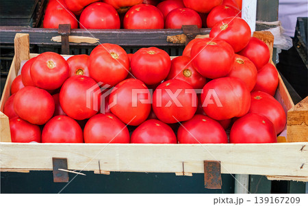 Fresh organic tomatoes in crate Fresh organic tomatoes in crate 139167209