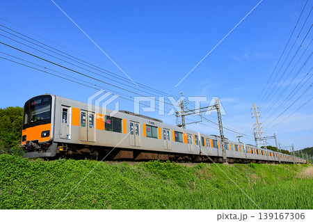 青空の下を走る東武50000系51006F 青空の下を走る東武50000系51006F 139167306
