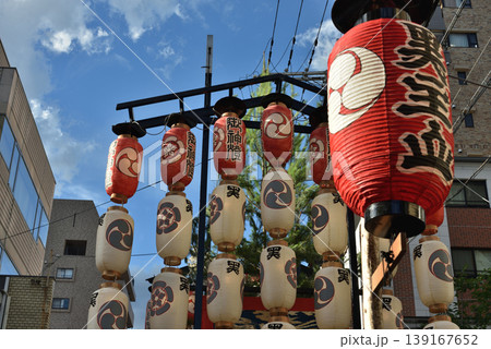 夏の風物詩　祇園祭　山鉾建て　黒主山(京都市中京区) 139167652
