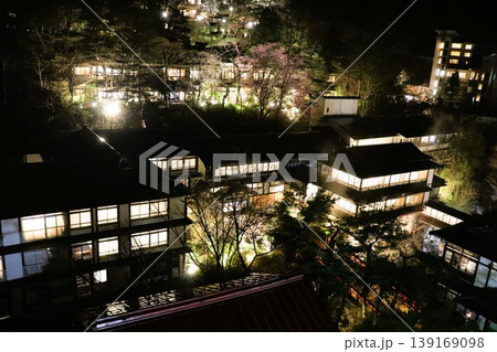 歴史的建造物の旅館の夜景　重要文化財　四万温泉　群馬県 139169098