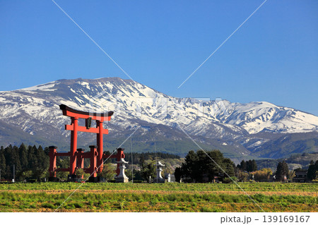 2026年4月25日　出羽三山　鳥居と月山 139169167