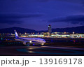 暮れなずむ福岡空港にて 139169178