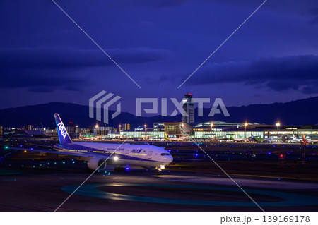 暮れなずむ福岡空港にて 139169178