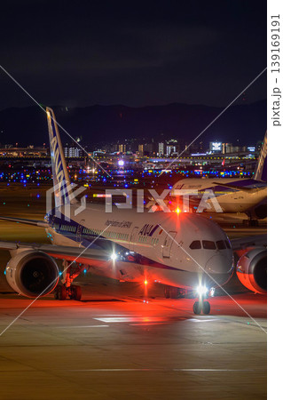 夜の福岡空港にて 夜の福岡空港にて 139169191