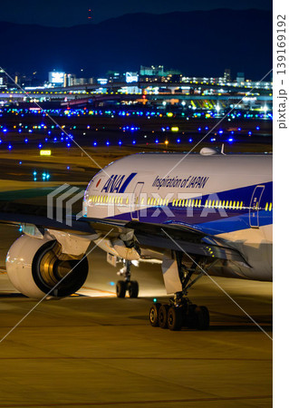 夜の福岡空港にて 139169192