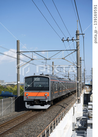 京葉線舞浜駅を出発する電車 139169591