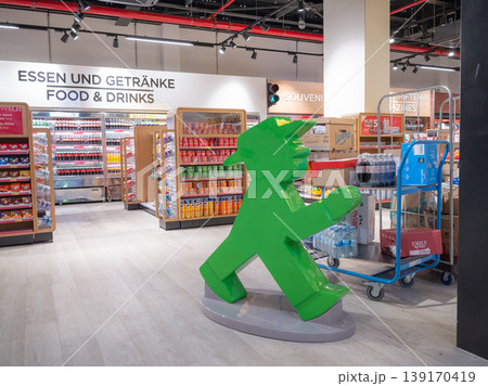 【ドイツ】首都ベルリン国際空港のターミナル内の売店 【ドイツ】首都ベルリン国際空港のターミナル内の売店 139170419