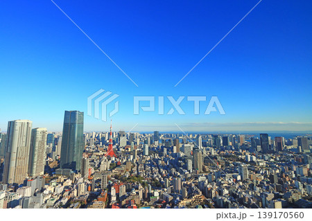 東京都港区、東京タワーと麻布台ヒルズ森JPタワーの風景 東京都港区、東京タワーと麻布台ヒルズ森JPタワーの風景 139170560