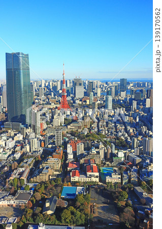 東京都港区、東京タワーと麻布台ヒルズ森JPタワーの風景 東京都港区、東京タワーと麻布台ヒルズ森JPタワーの風景 139170562