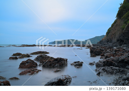 黄昏時の海岸の風景 黄昏時の海岸の風景 139171080