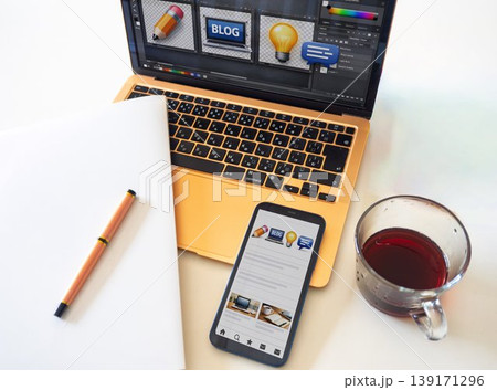 ブログアイコン作成中のPCとスマホ画面 139171296