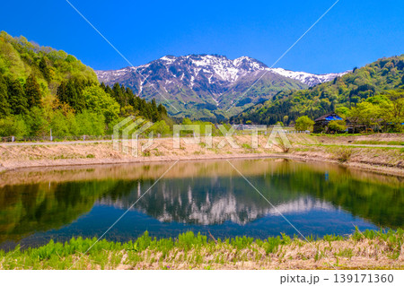 田んぼに映る八海山 田んぼに映る八海山 139171360