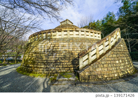 冬の化野念仏寺　仏舎利塔 139171426