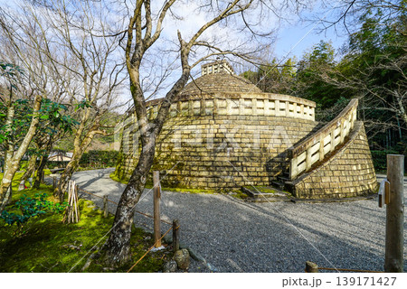 冬の化野念仏寺　仏舎利塔 139171427