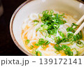 釜玉うどんと刻みネギ 139172141