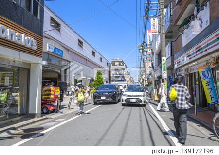 梅ヶ丘駅南口前の梅丘通り 梅ヶ丘駅南口前の梅丘通り 139172196