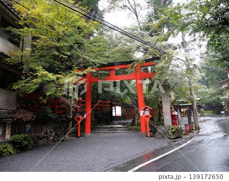 貴船神社 入口 雨 貴船神社 入口 雨 139172650