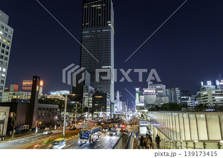 名古屋市街夜景　錦通久屋交差点とザ・ランドマーク名古屋栄　愛知県名古屋市 139173415