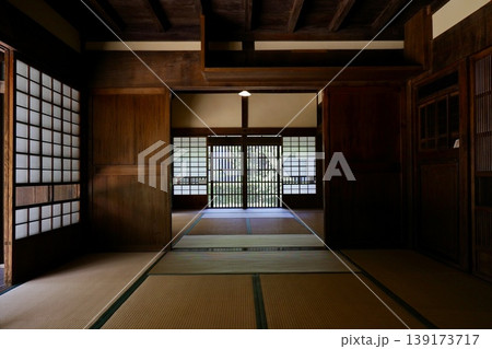 向こうに庭園が見える大広間　東京都旧内田家住宅 139173717
