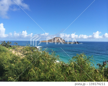 ハワイ高台から見た海 ハワイ高台から見た海 139174211