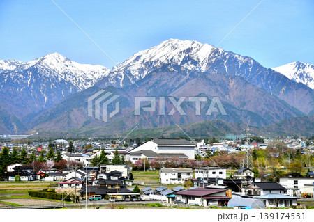 北大町駅付近より蓮華岳方面を望む(長野県大町市)【2026.4】 北大町駅付近より蓮華岳方面を望む(長野県大町市)【2026.4】 139174531