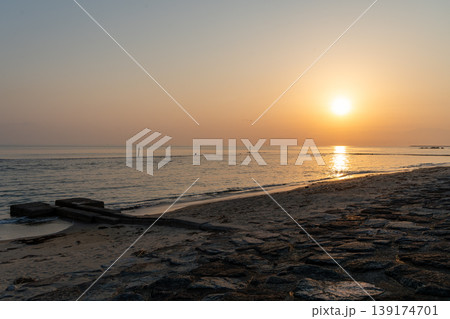 海に沈む夕日 海に沈む夕日 139174701
