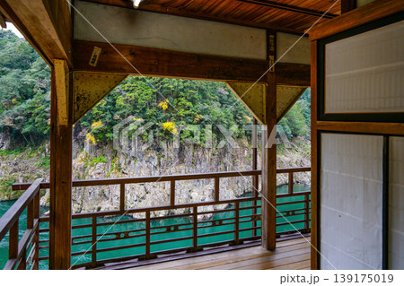 瀞峡めぐり　瀞ホテルから見る田戸の風景 139175019