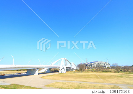 愛知県豊田市、豊田スタジアムと豊田大橋の風景 愛知県豊田市、豊田スタジアムと豊田大橋の風景 139175168
