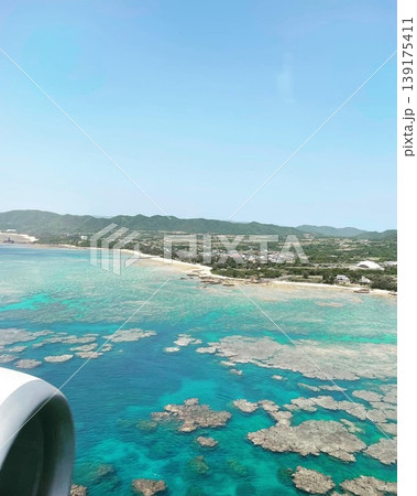 青い海 奄美大島 飛行機から見た海 青い海 奄美大島 飛行機から見た海 139175411