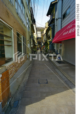 尾道駅前と商店街の趣ある情景 尾道駅前と商店街の趣ある情景 139176048