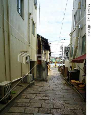 尾道駅前と商店街の趣ある情景 尾道駅前と商店街の趣ある情景 139176055