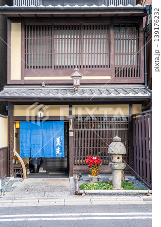 ホテル　ぎおん美先　古門前（美しさの先を体験する）京町家の宿　京都市東山区三吉町　 139176232
