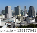 横浜駅から快晴のみなとみらい地区のビル群を見る 139177041