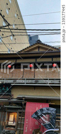 東京神田須田町にある老舗の店構え 139177445