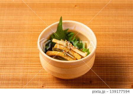 山芋わさび さっぱり食感の和風おつまみ料理 山芋わさび さっぱり食感の和風おつまみ料理 139177594