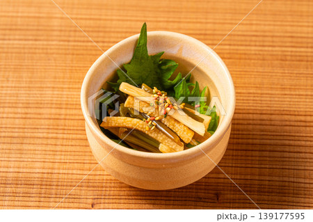山芋わさび さっぱり食感の和風おつまみ料理 139177595