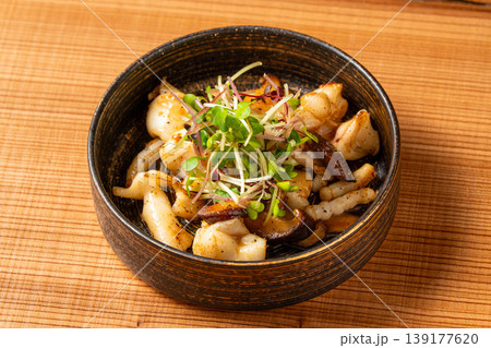 ゲソバター焼き 香ばしいイカの人気鉄板料理 ゲソバター焼き 香ばしいイカの人気鉄板料理 139177620
