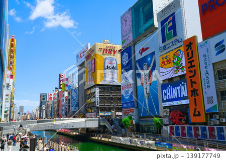 【大阪府】6月・世界的に有名な繁華街の道頓堀を観光 139177749