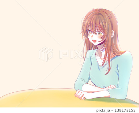 笑顔で話す女性 机 笑顔で話す女性 机 139178155